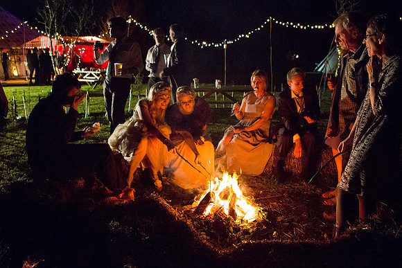 appleBimages_Cornish-Tipi-Weddings-Photographer-evening-campfire-1377